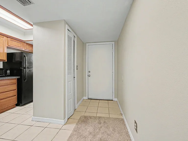 3150 Sir Hamilton Cir #2 — Photo 3