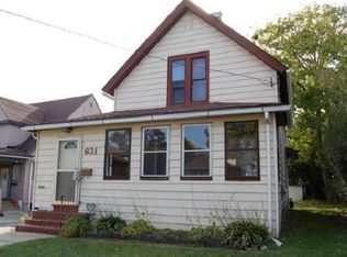 631 Villa St, Elgin, IL 60120