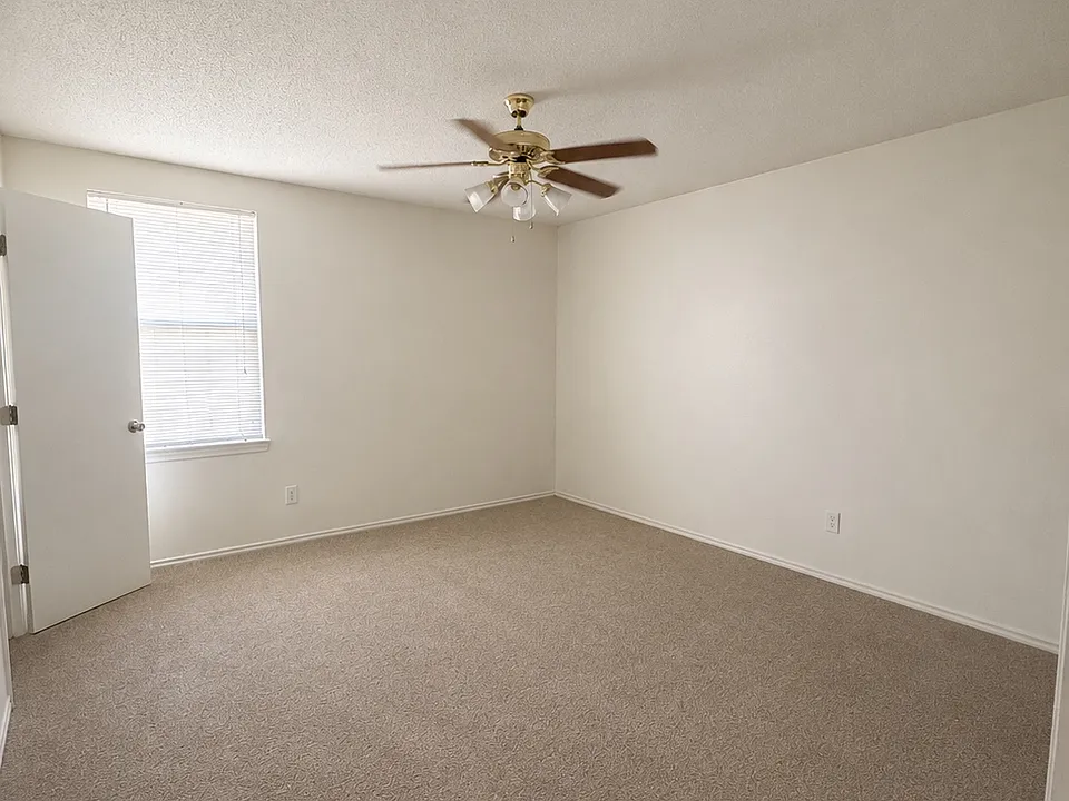 1202 Wallace Ln