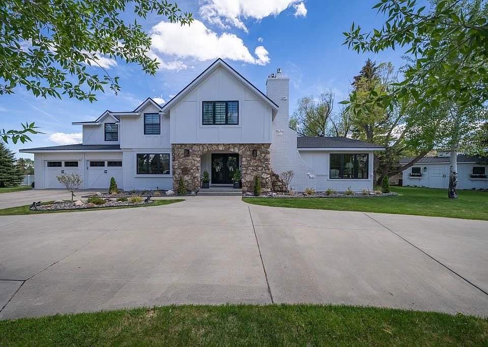 1st image of 502 Skyline Dr