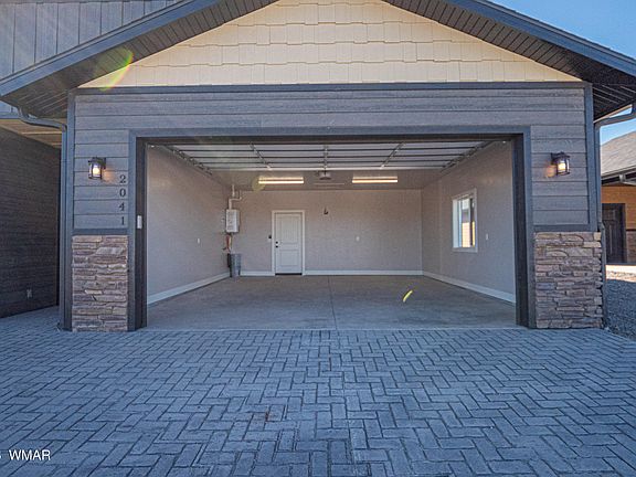 3rd image of 2041 E Rimstone Dr