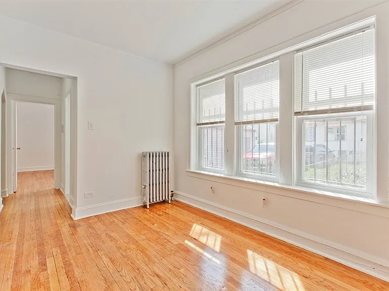 11932 S Stewart Ave — Photo 7