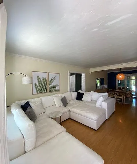 6124 N 18th Dr — Photo 3