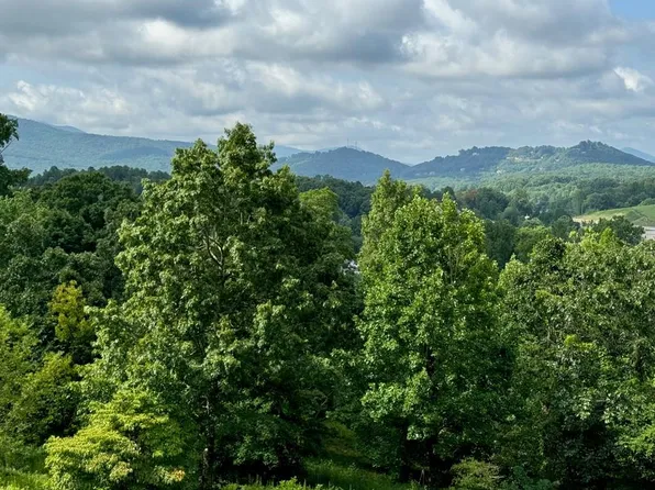 10 Chatuge Shores Cir, Hayesville, NC 28904