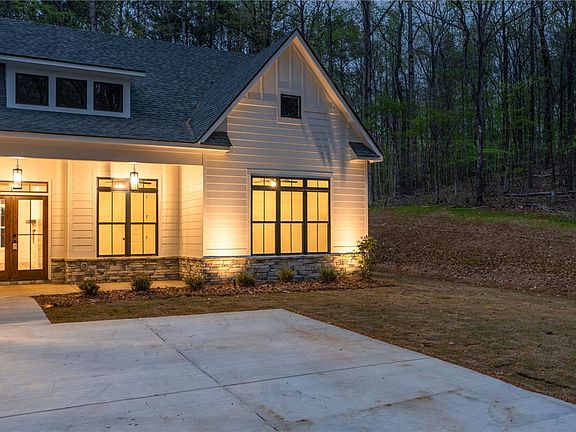 4th image of 124 Fern Ridge Ln