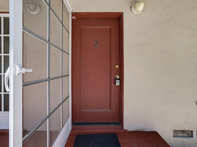 86 Bennett Ave — Photo 9