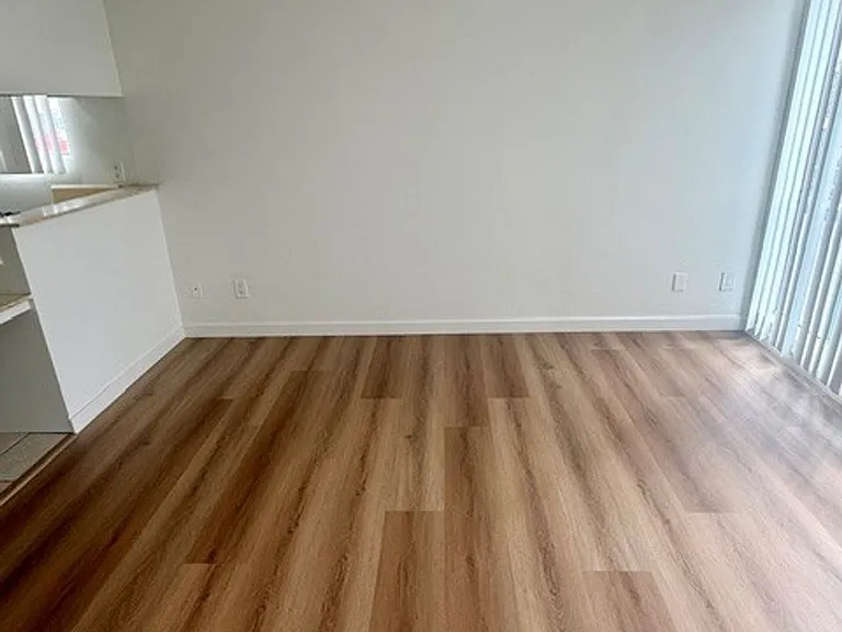 3637 E 8th St — Photo 3