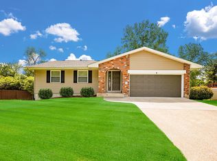 6 Edgemere Ct, Florissant, MO 63033