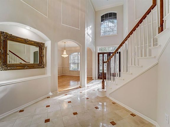 4th image of 315 Shore Breeze Lane