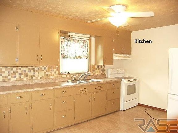 3rd image of 208 E Barck Ave