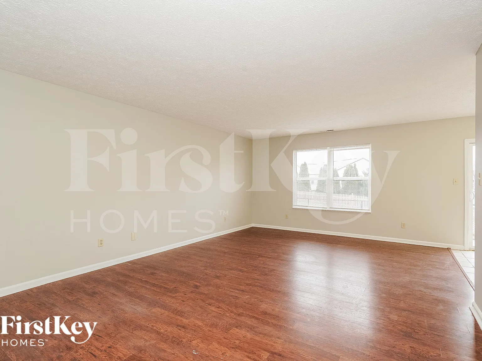 3 bed, 2.0 bath, 1370 sqft, $2,120 — Photo 3