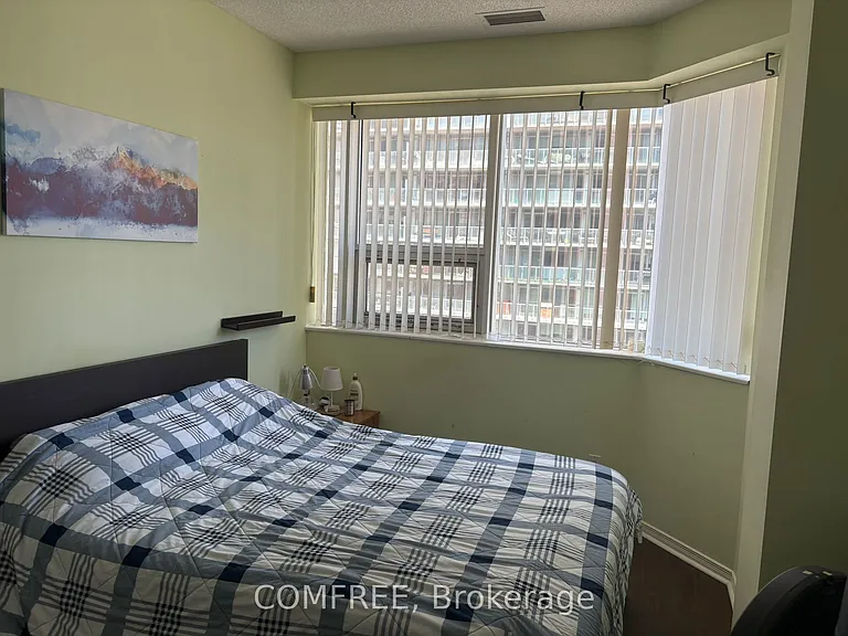 393 King St W #807 — Photo 17
