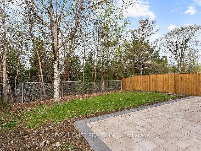 1885 Dalhousie Cres — Photo 28