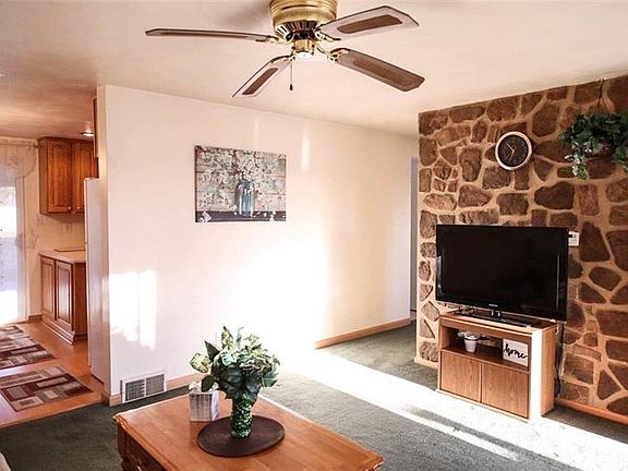 5th image of 4058 Crestwood Dr