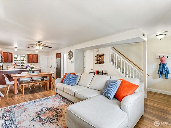 5th image of 3964 Broadmoor Loop NE