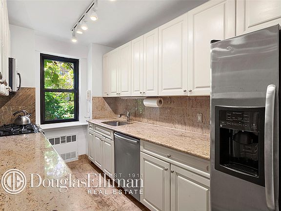 5th image of 405 E 63rd St APT 11K