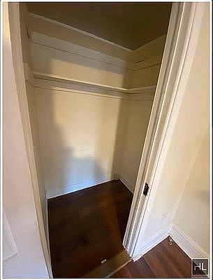 4th image of 284 Halsey St