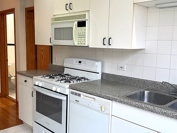 3rd image of 646 W Buckingham Pl APT 2