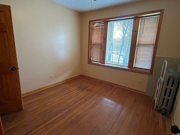 4th image of 3930 W Wellington Ave #1