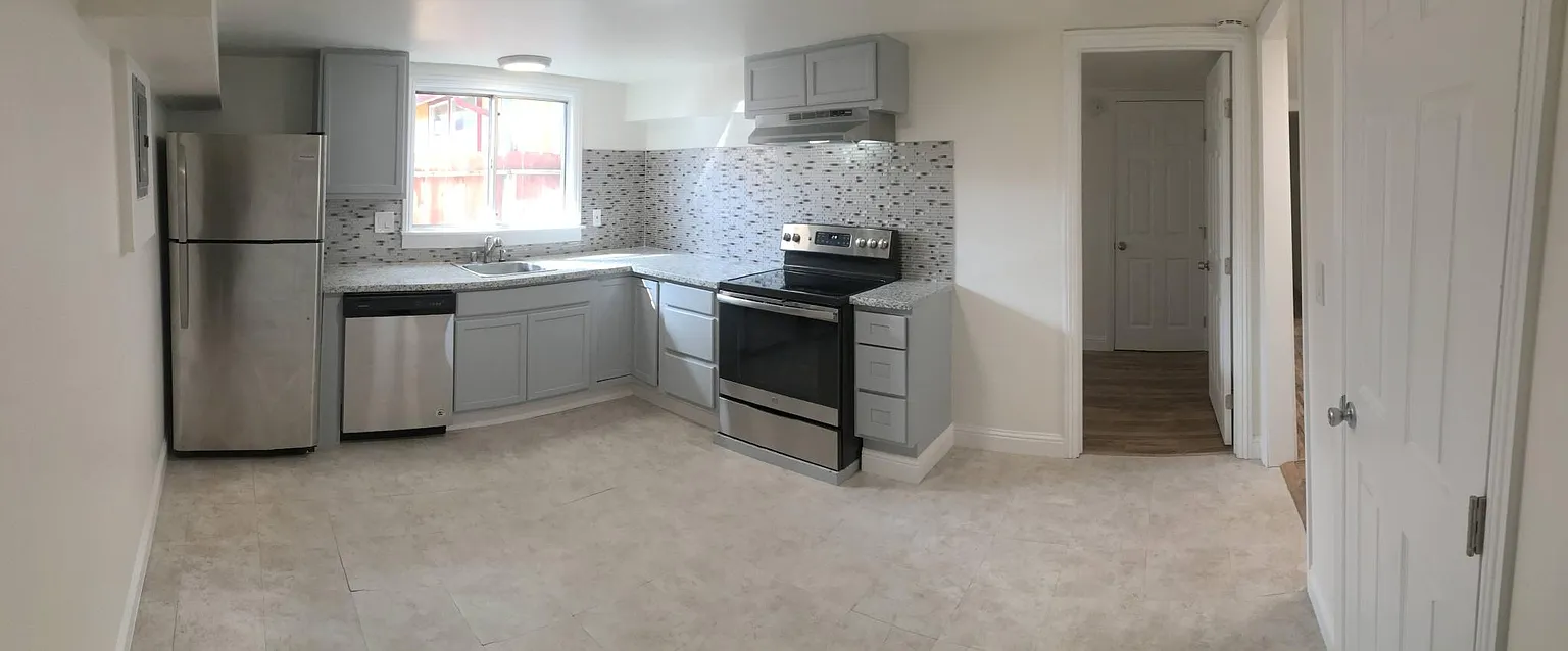 2133 Bush Ave APT B photo 1