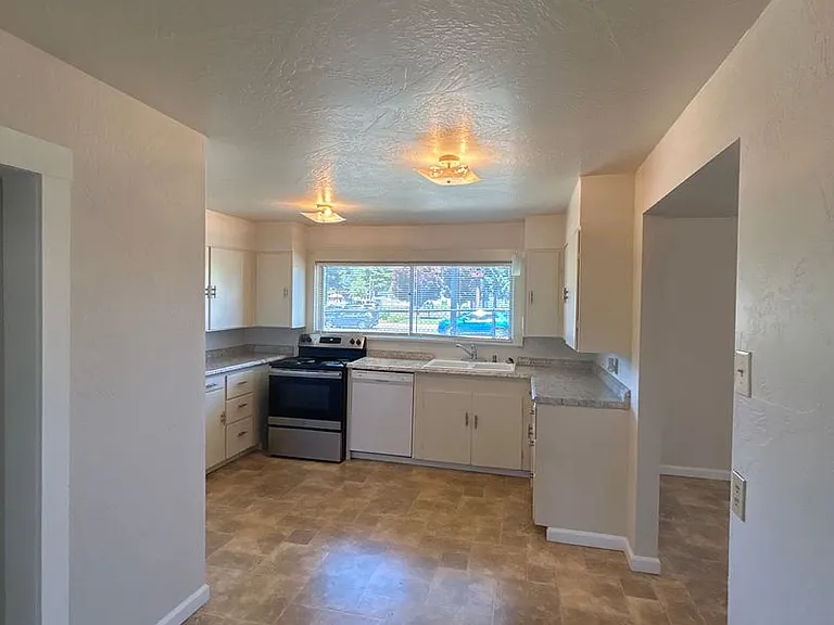 203 SW 6th Ave — Photo 14