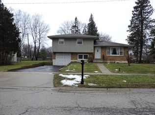 31 Woodview Ln, Algonquin, IL 60102