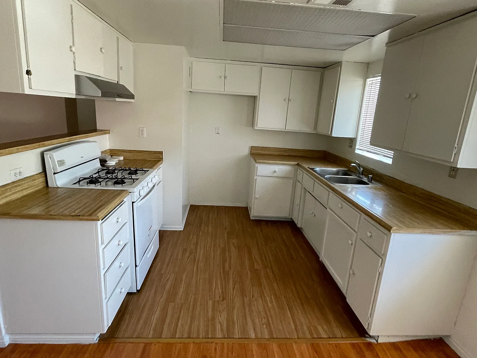 2 bed, 900 sqft, $2,550 — Photo 3