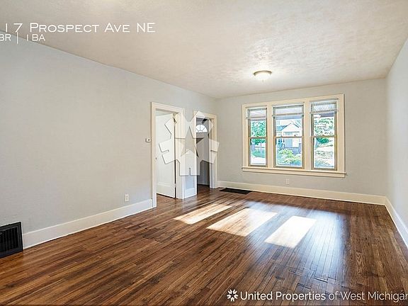 5th image of 817 Prospect Ave NE