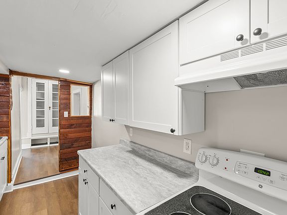 3rd image of 2641 Valley Ave APT B