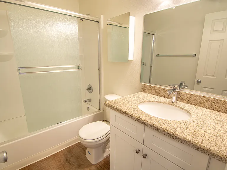 Amber Crest Apartments — Photo 9