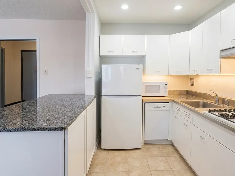 2401 H St NW #702 — Photo 8