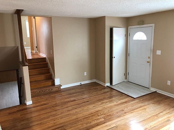 3rd image of 10001 Benson St