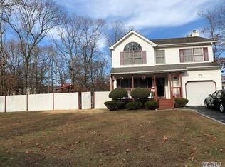 3 Coventry Ave, Mastic, NY 11950