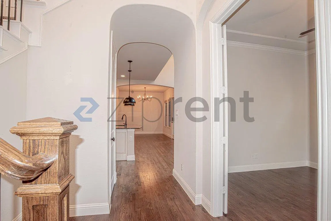 3 bed, 2.5 bath, 2306 sqft, $3,200 — Photo 1