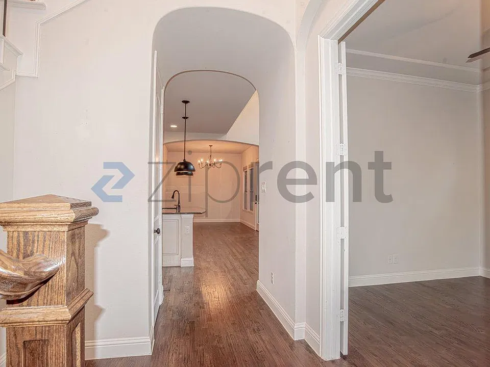 1203 Harris Hawk Way