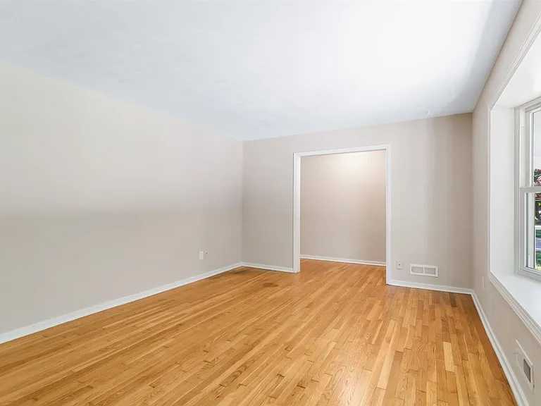 208 Longhill Rd — Photo 6