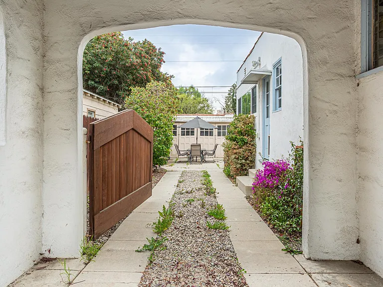 8920 David Ave — Photo 21