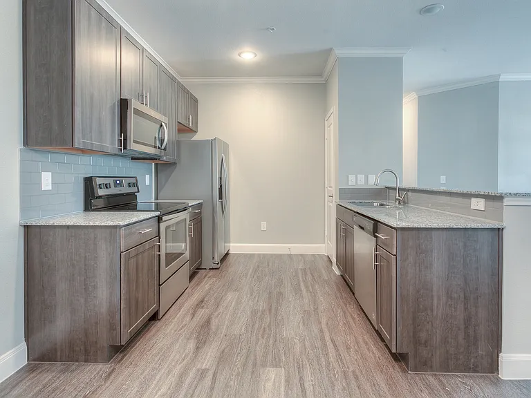 Silverwood at Hackberry Creek Apartments Kitchen