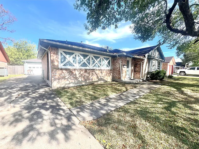 10515 Sagewind Dr — Photo 2
