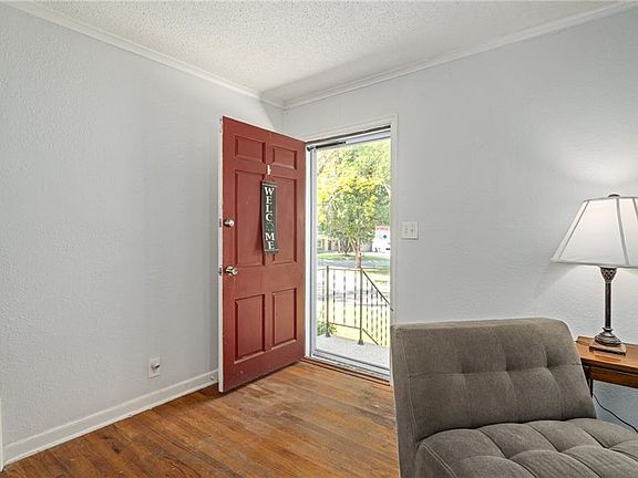 5th image of 8605 Summit St