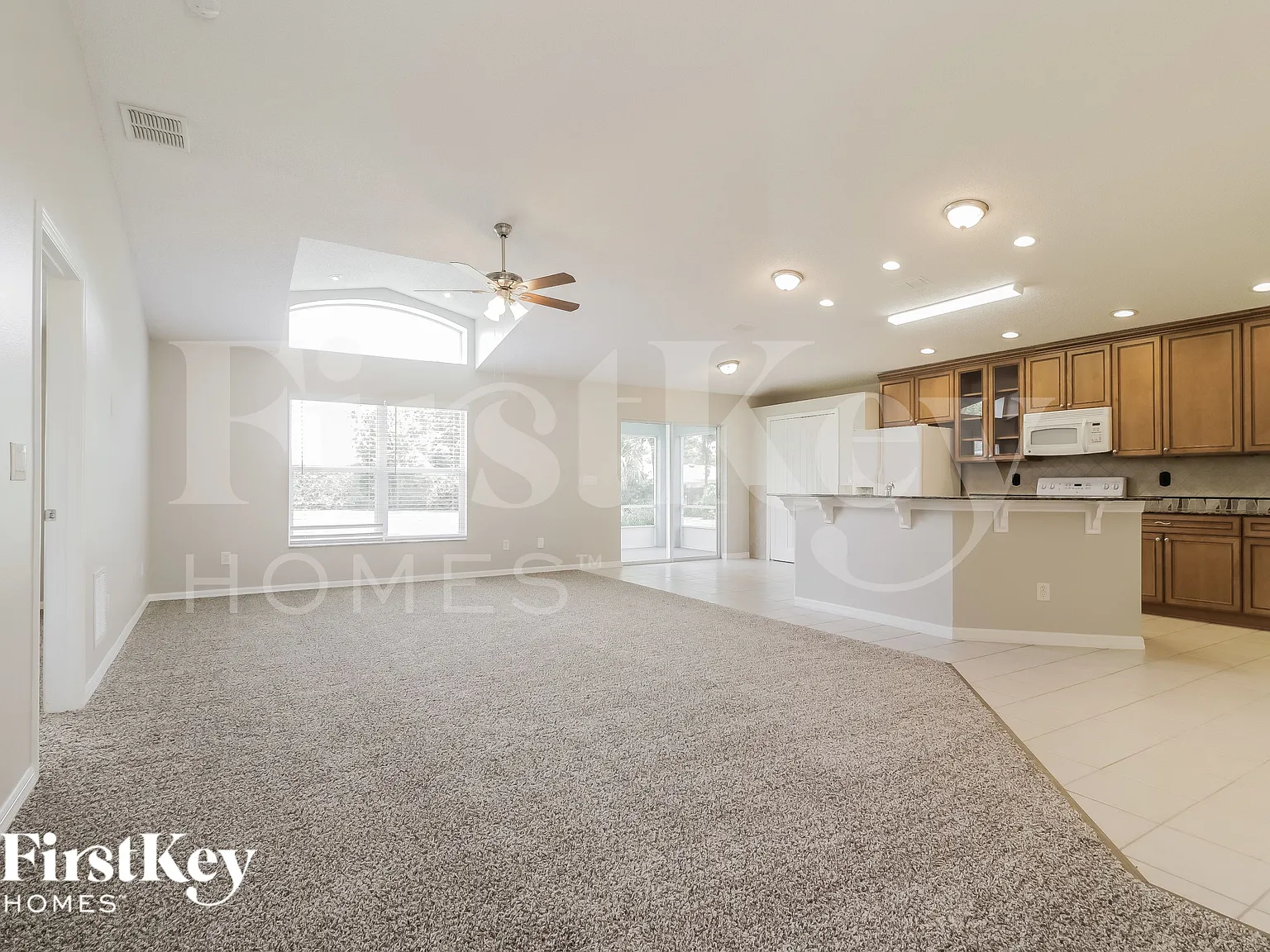 3 bed, 2.0 bath, 1600 sqft, $2,090 — Photo 2
