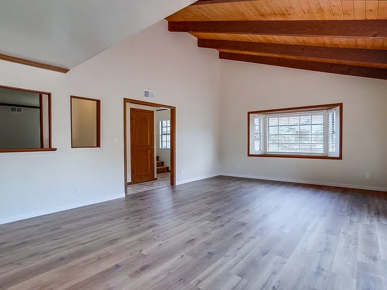 1307 Mackay Ln — Photo 40