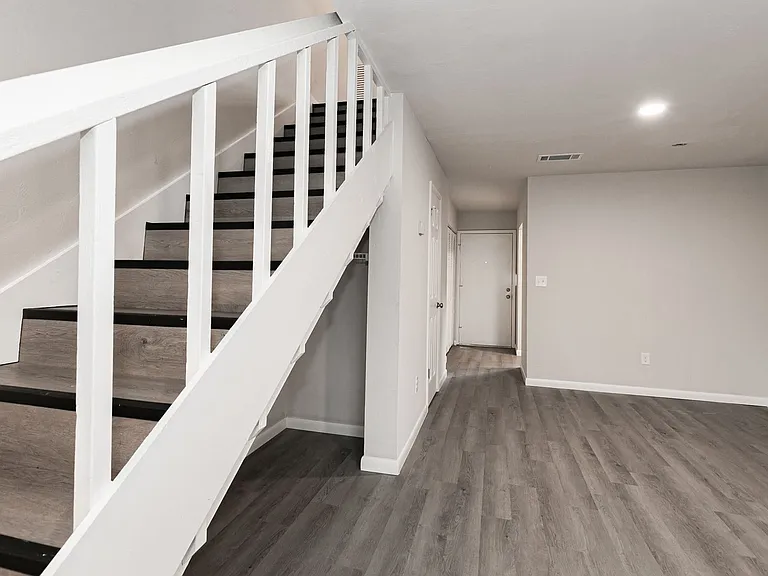 Oak Terrace — Photo 5