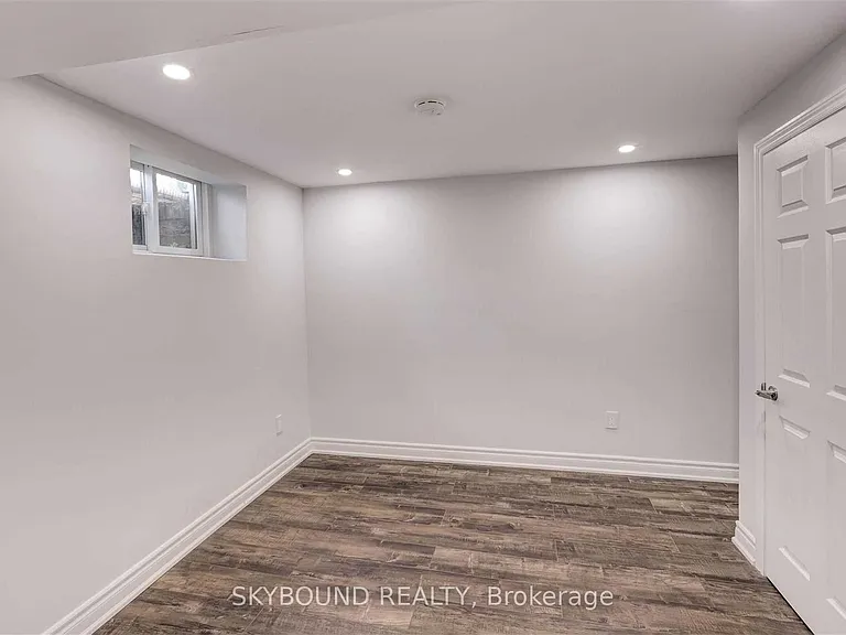 134 Glenwood Cres #2 — Photo 8