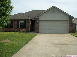 8024 Forest Glen Rd, Claremore, OK 74019