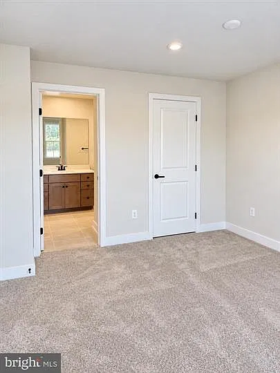 4 bed, 3.5 bath, 2300 sqft, $3,700 — Photo 4