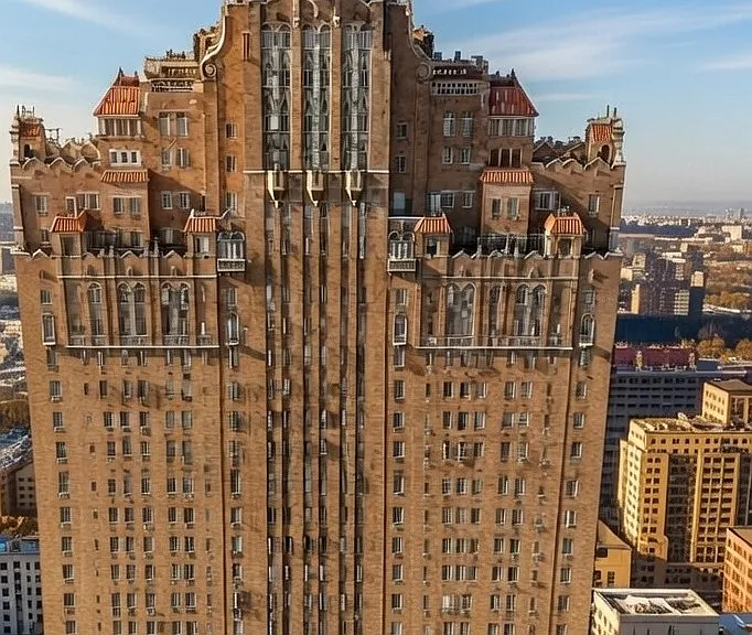 The Drake — Photo 2