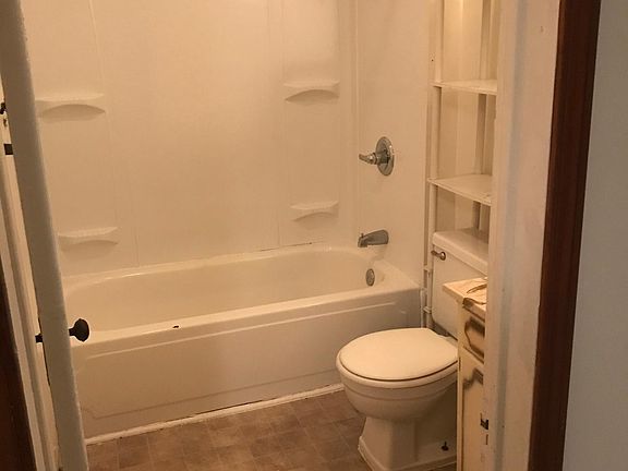 4th image of 219 East St #2