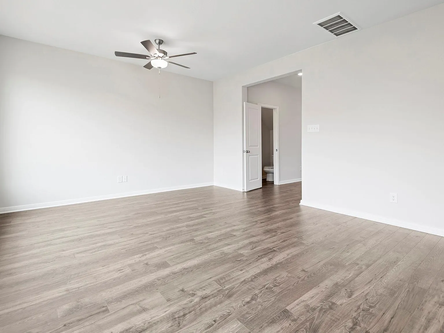 3 bed, 2.5 bath, 1348 sqft, $2,365 — Photo 3