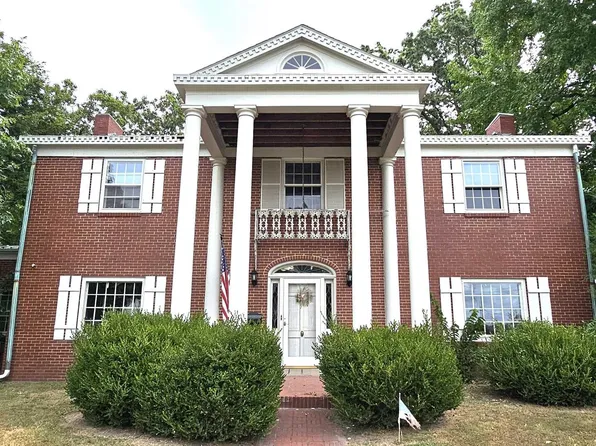 120 S Main St, Harrisburg, IL 62946